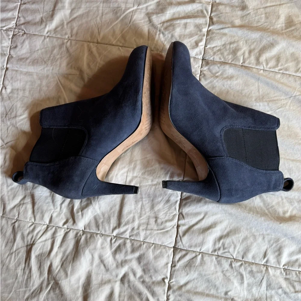Clarks Carlita Quinn Navy Blue Suede Ankle Bootie Heels, Size 7 - Picture 6 of 14